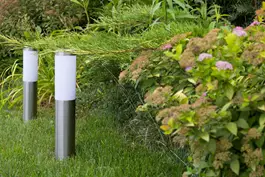 " תאורת גינה מעצימה את יופיה ושמה פוקוס על אזורים מסוימים"